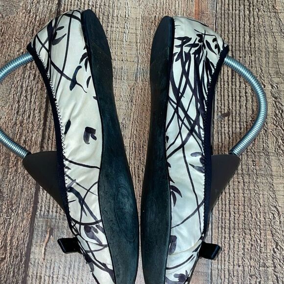 Tory Burch Womens Ivory Black Ballet Flats Comfort Slip On Round Toe - Picture 8 of 12